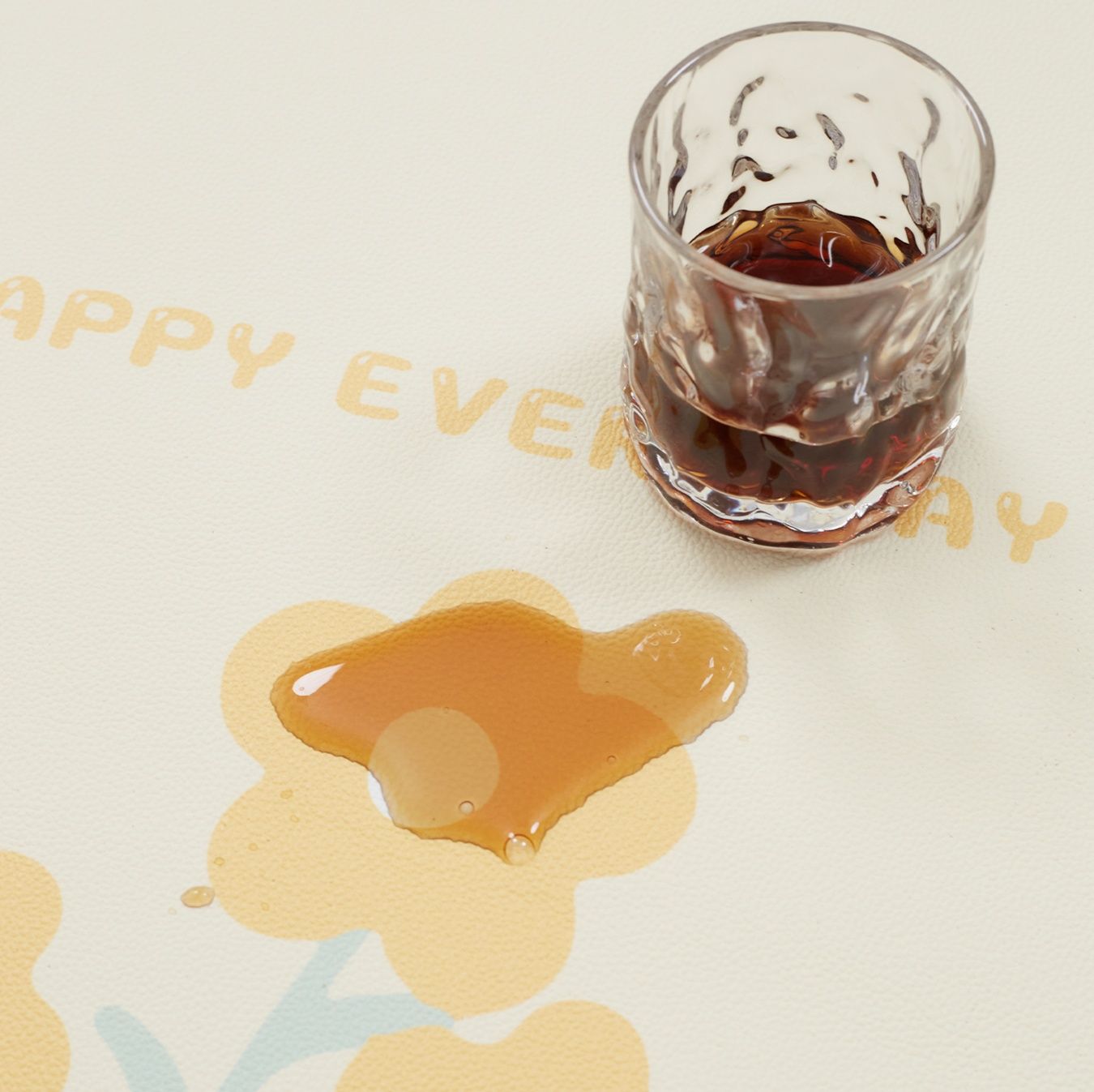 防水PVC素材で油汚れもサッと拭ける！滑り止め付きキッチンマット