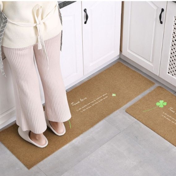 拭き取れて清潔！滑り止め付きでずれない透明感のあるおしゃれキッチンマット