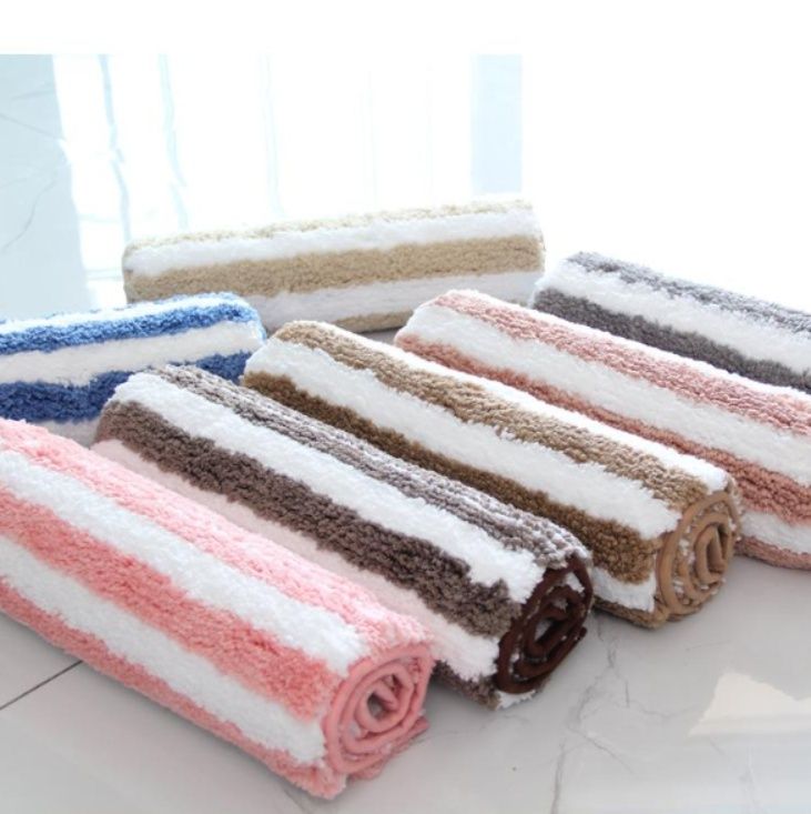 洗えて滑り止め付き！北欧ストライプ柄がおしゃれな高品質キッチンマット