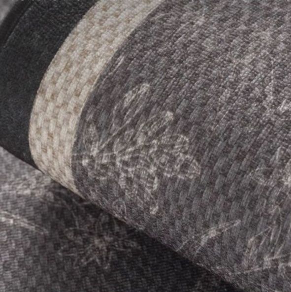 吸水防滑で汚れも拭き取れる！条纹デザインの洗えるキッチンマット