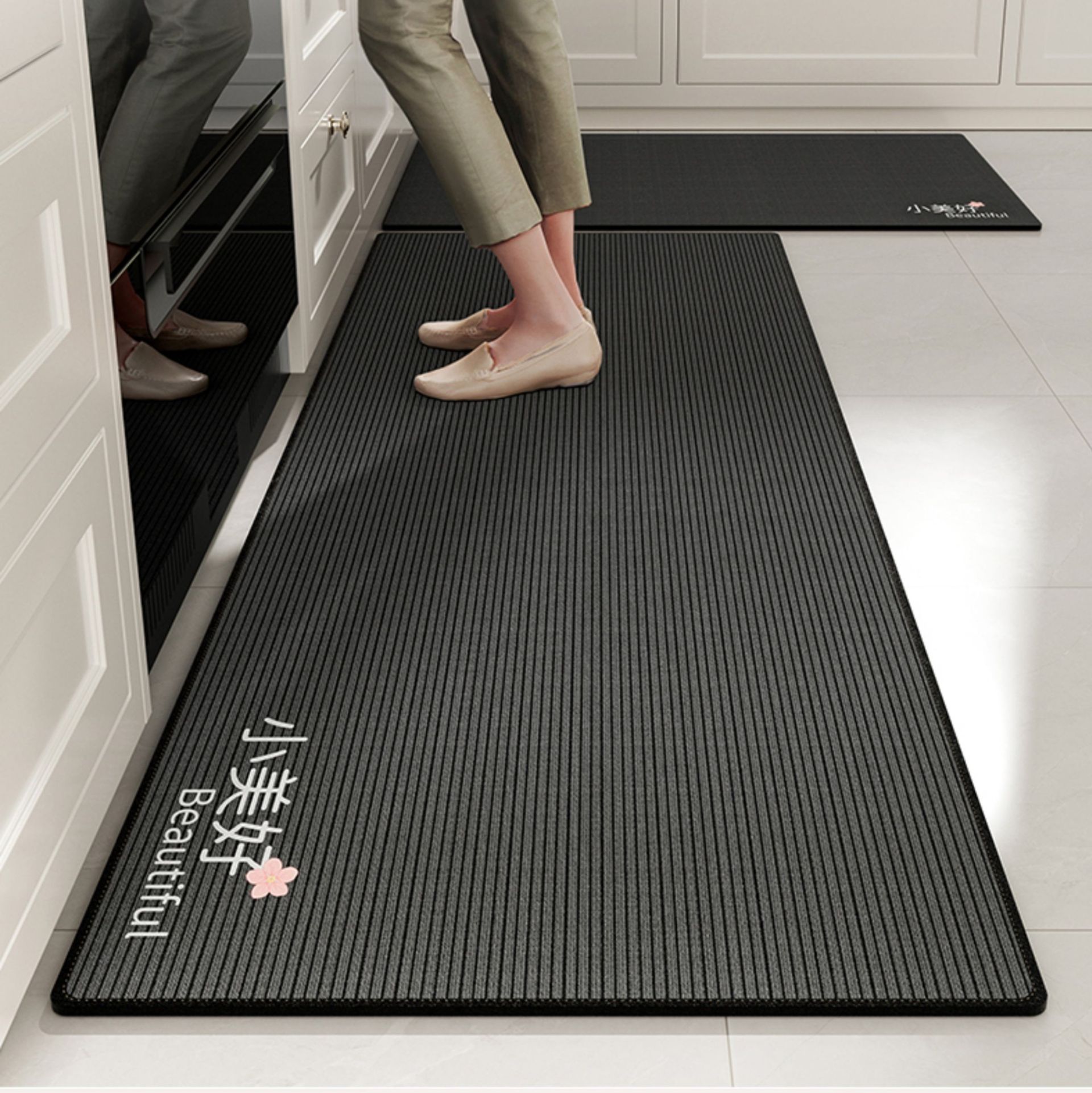 拭ける洗える！滑り止め付きストライプ柄のおしゃれキッチンマット