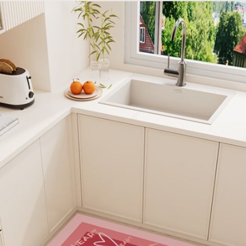 かわいいピンクで傷防止も安心！洗える吸水・滑り止め付きキッチンマット