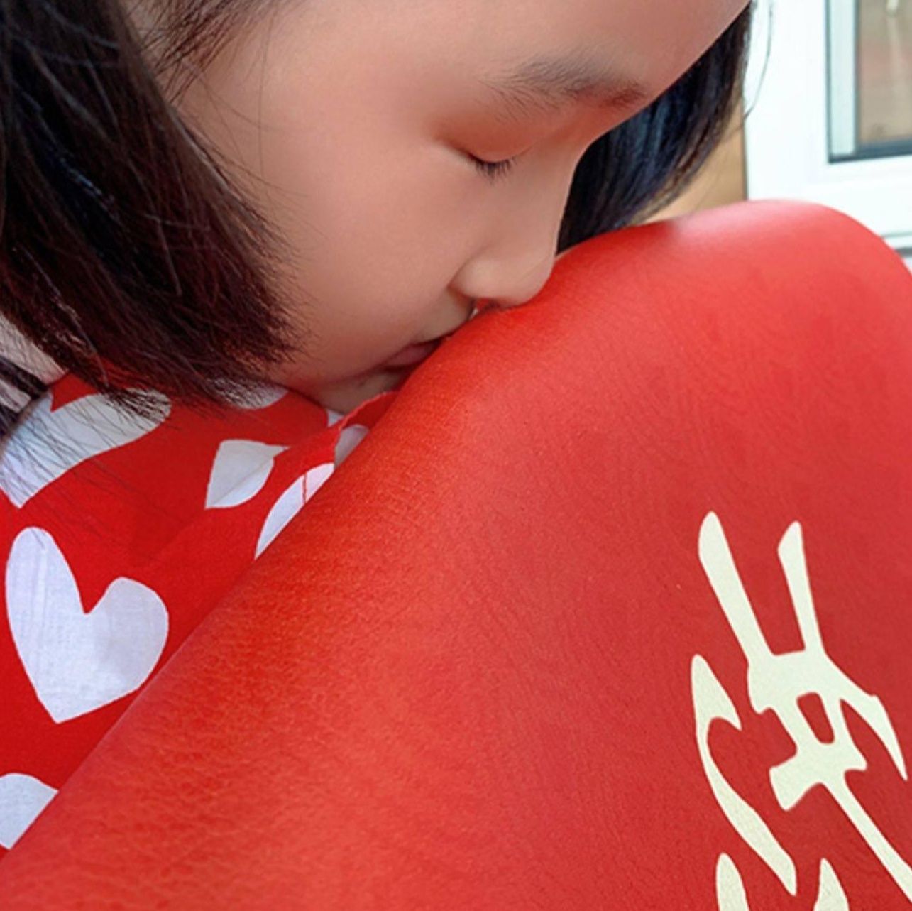 滑り止め付きでお手入れ簡単！土黄色が映えるカット可能な万能キッチンマット