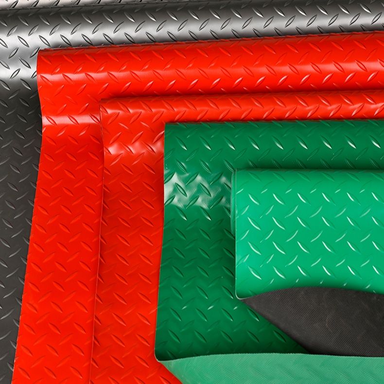 油汚れも拭き取れる！透明PVC製滑り止め付きキッチンマット