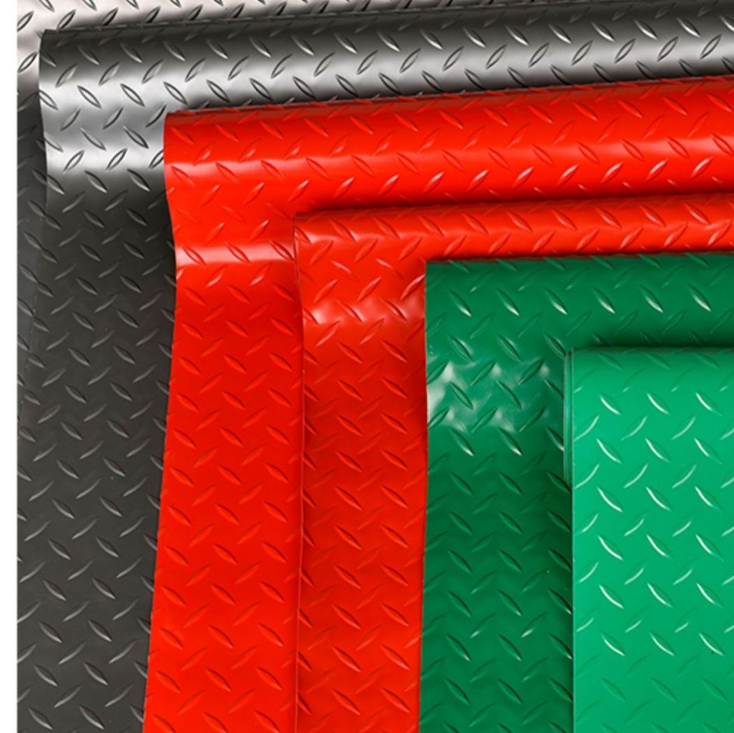 油汚れも拭き取れる！透明PVC製滑り止め付きキッチンマット