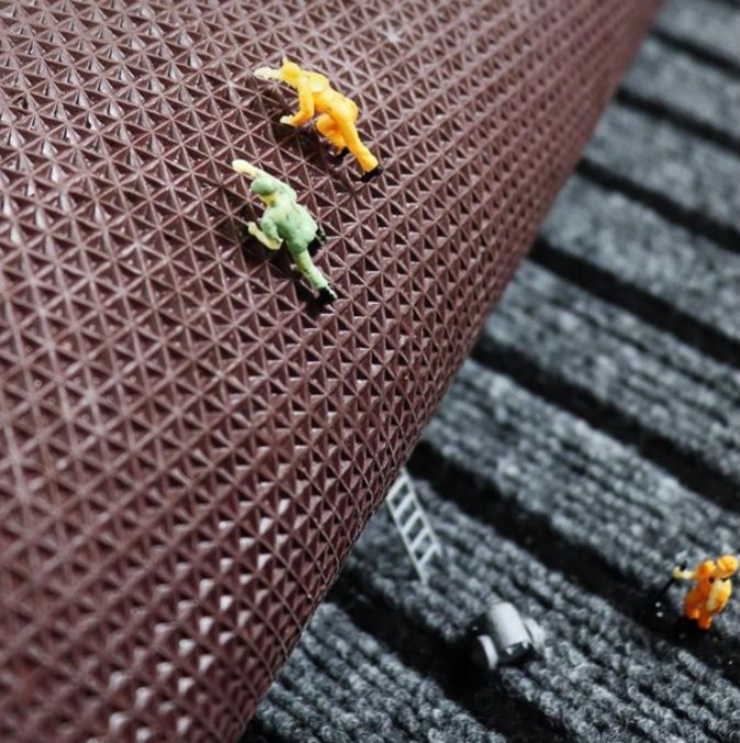 PVC製で拭き取りやすい！オーダーメイド対応の滑り止め付きキッチンマット