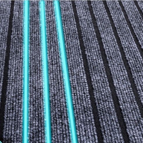 撥水加工で汚れにくい！カットできるストライプ柄のキッチンマット