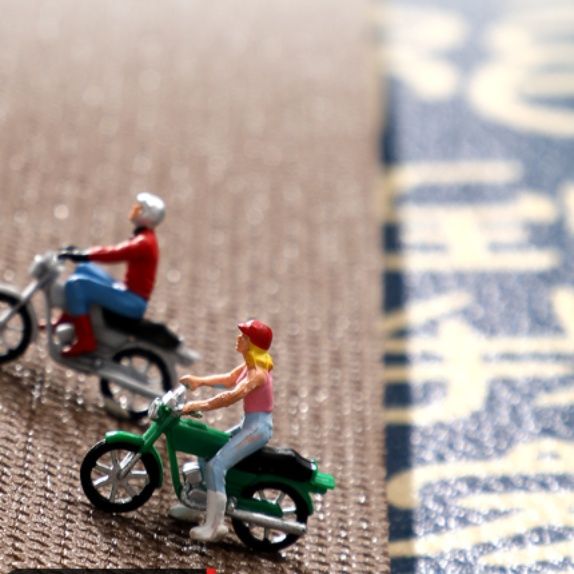 赤が映える北欧風デザインの防水拭けるおしゃれキッチンマット