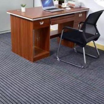 滑り止め付きでずれない！洗える北欧風ストライプのキッチンマット