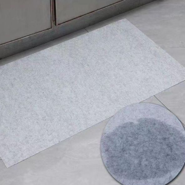 拭き取れて清潔！グレー&黒が選べる吸水滑り止めキッチンマット