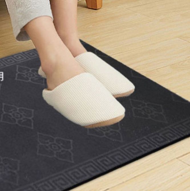 喜庆柄と北欧風カラーが選べる撥水拭ける吸水キッチンマット