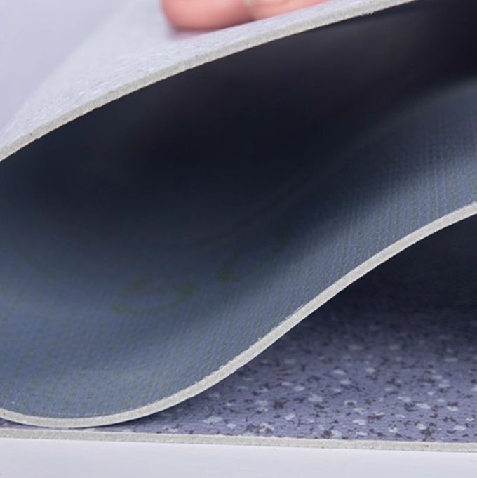 拭き取れる石目調デザイン！厚手で滑り止め付きのPVCキッチンマット