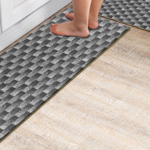 油汚れもサッと拭けて洗える！北欧風のおしゃれキッチンマット