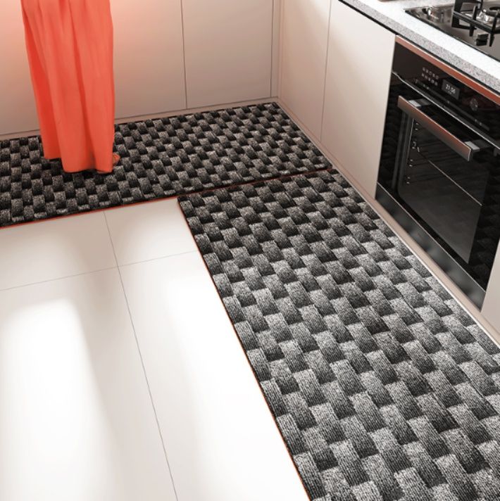 油汚れもサッと拭けて洗える！北欧風のおしゃれキッチンマット