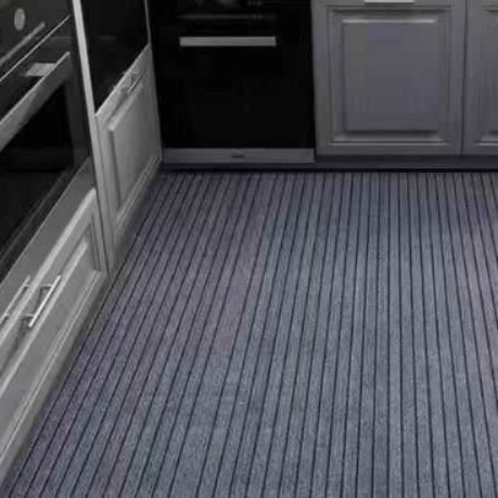 大きめサイズで安心感続く　滑り止め付き洗える北欧風キッチンマット