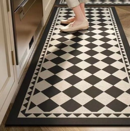 珪藻土で油汚れもサッと拭き取れる！洗える英国風キッチンマット