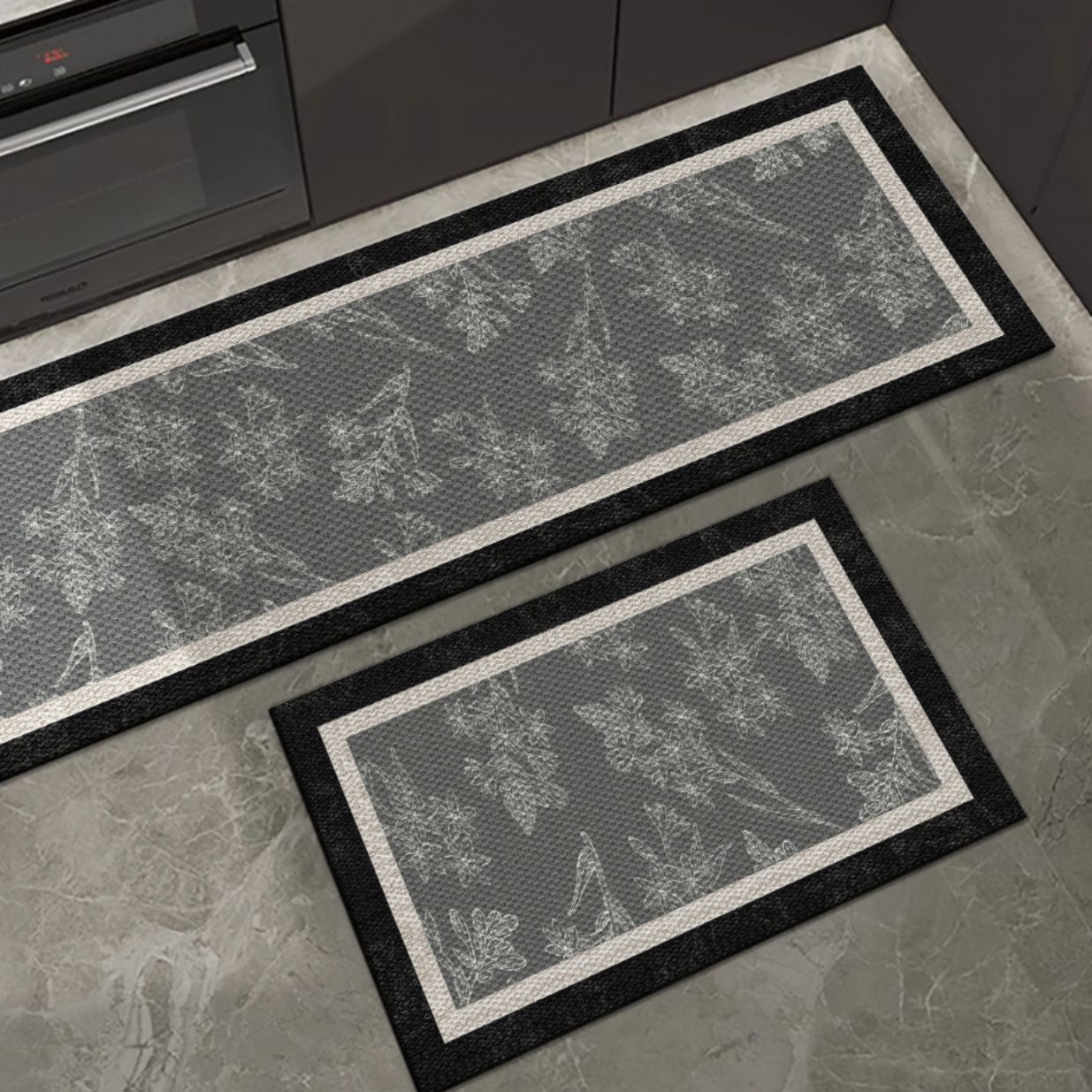 撥水と滑り止めで使いやすい北欧風花柄おしゃれキッチンマット