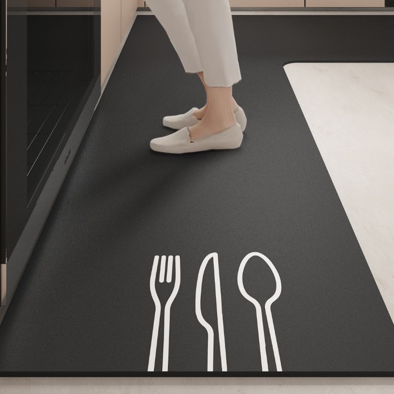 吸水性抜群で拭き取り簡単！抗汚れ＆滑り止め付き北欧風キッチンマット
