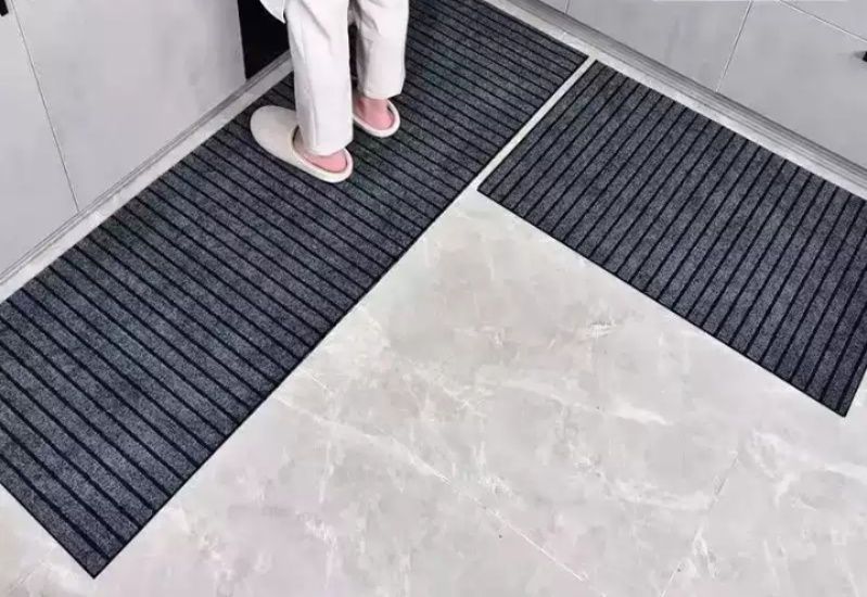 拭くだけ簡単！洗える滑り止め付きおしゃれカートゥーン柄キッチンマット