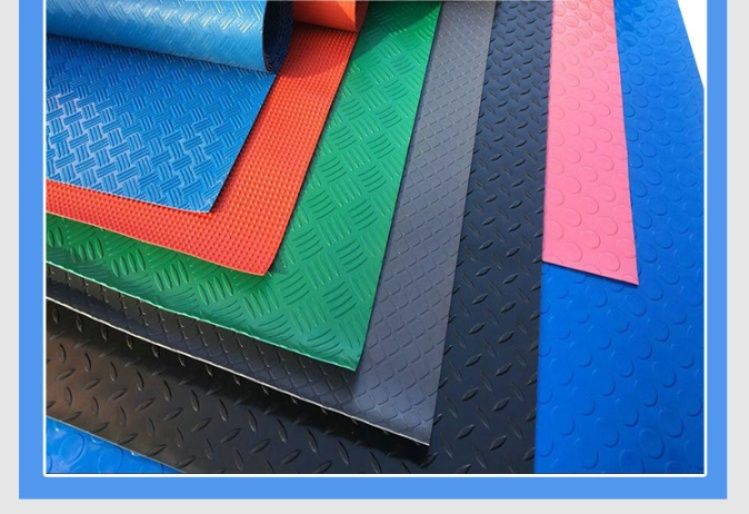 幾何学模様がおしゃれ！厚手PVC製で拭ける防水キッチンマット