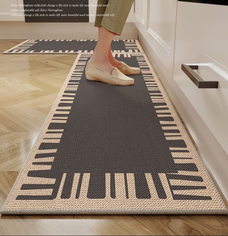 吸水性抜群で油汚れもしっかり拭ける！滑り止め付きキッチンマット