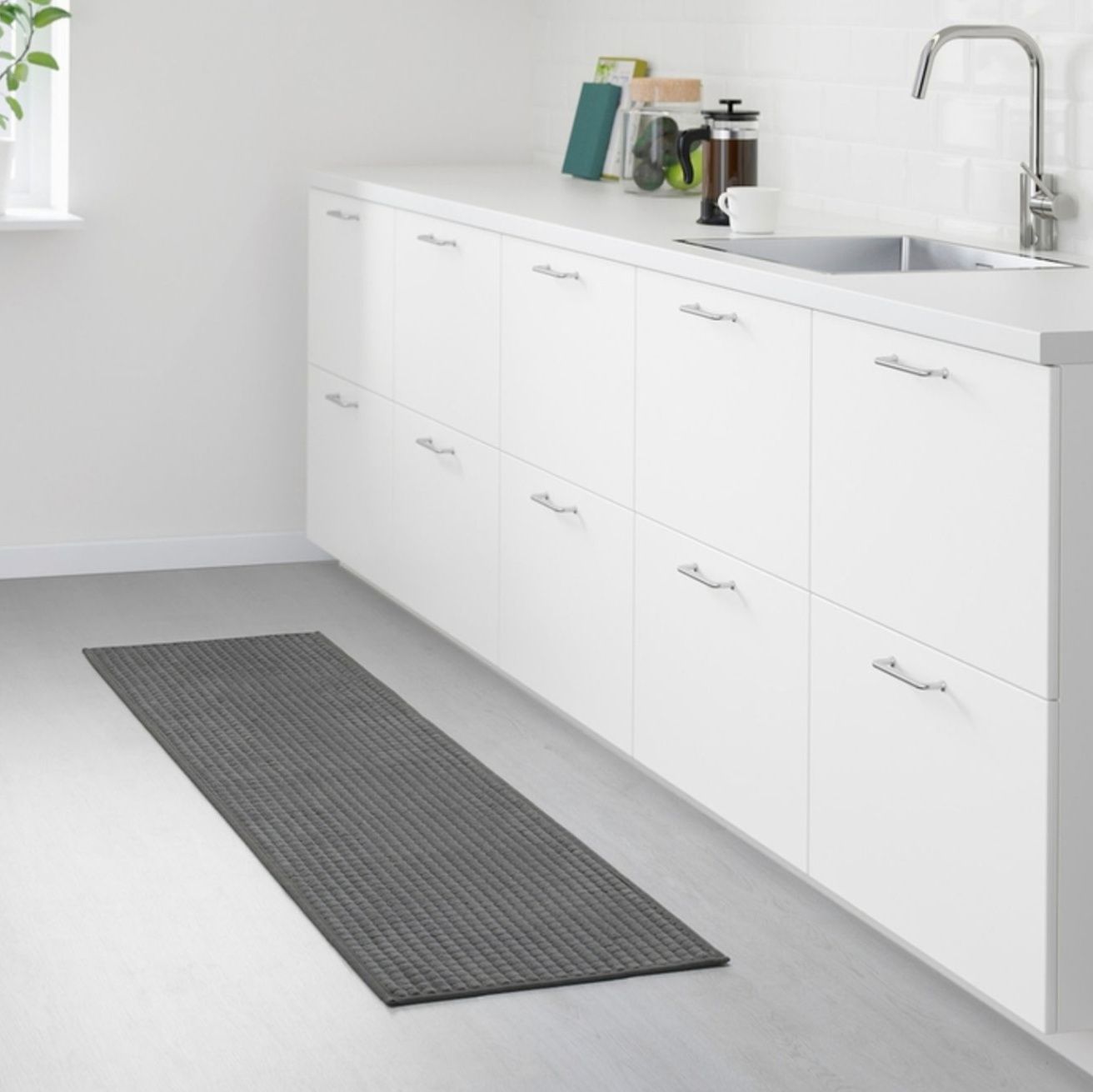 滑り止め付きでずれない！洗える北欧グレーの45×120cmキッチンマット