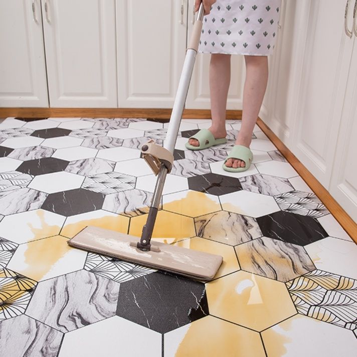 防滑で安全！汚れに強い北欧風PVCキッチンマット 洗えて手入れ簡単