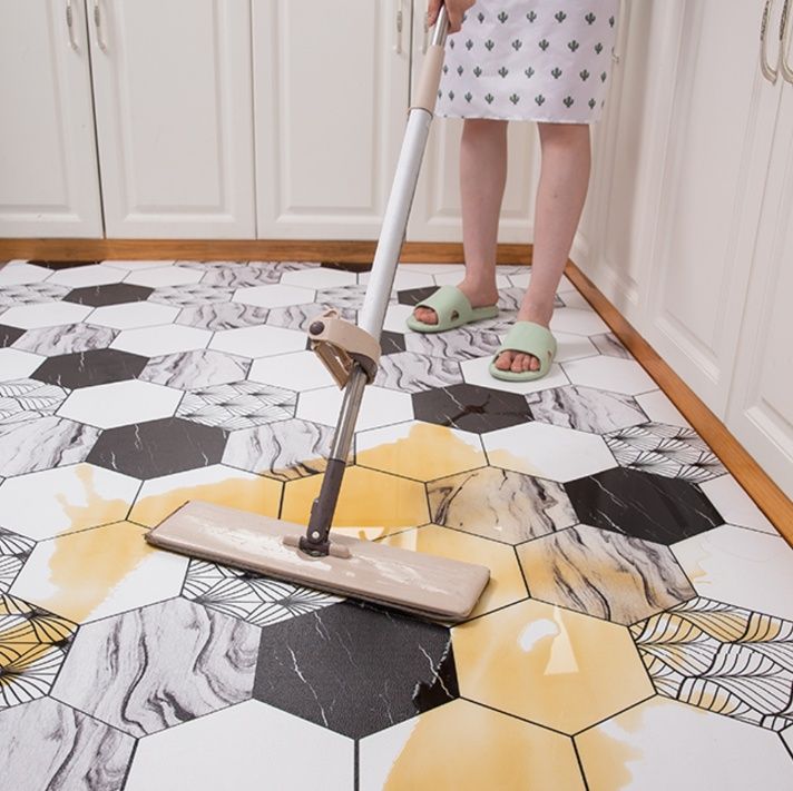 汚れに強く拭くだけで簡単！北欧格子柄の滑り止めキッチンマット