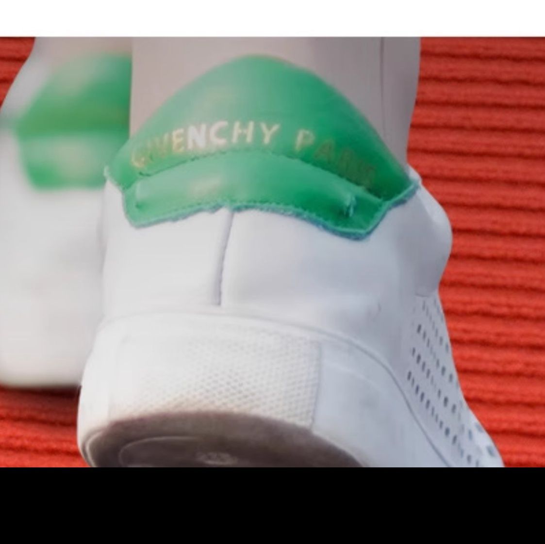 拭き取れる赤いストライプでおしゃれ！洗える滑り止め付きキッチンマット