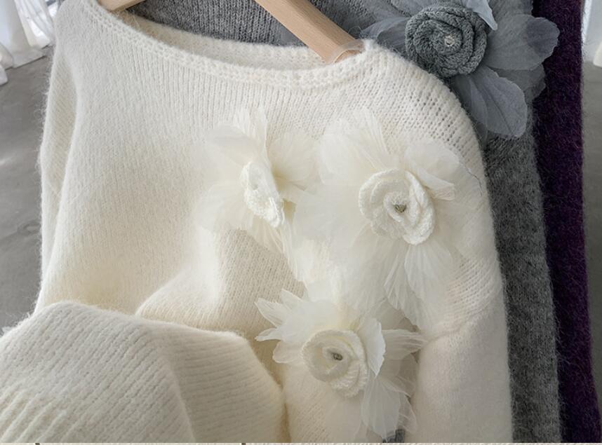 花飾り付きニットセーター ゆったりシルエット 3色展開
