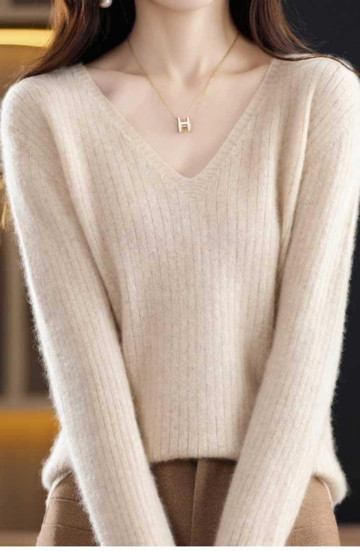 オフィスでのおすすめニット5選