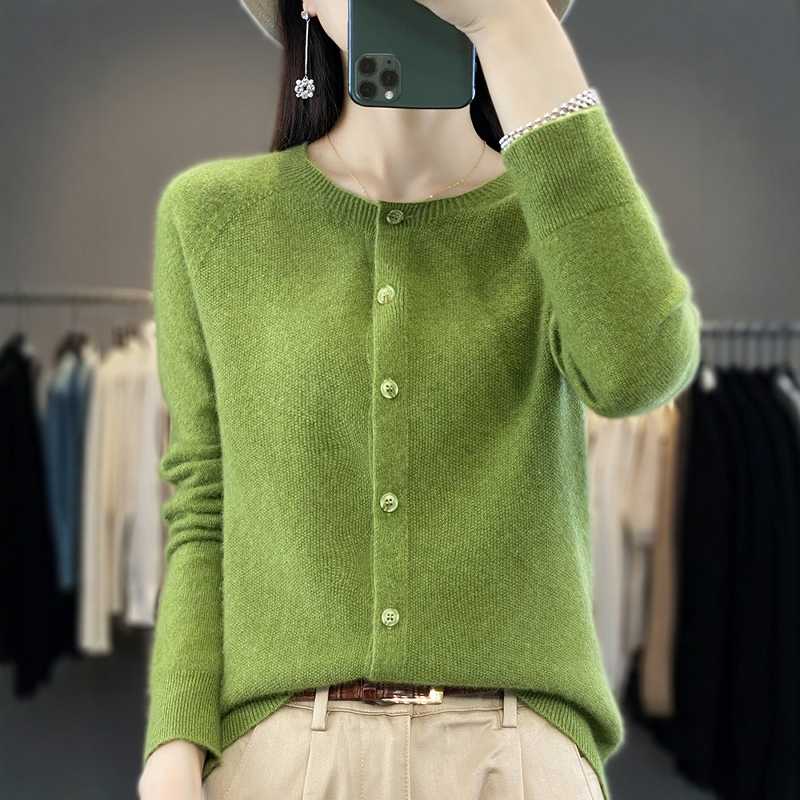 おしゃれな大人が選ぶ かわいいニットカーディガン 10選