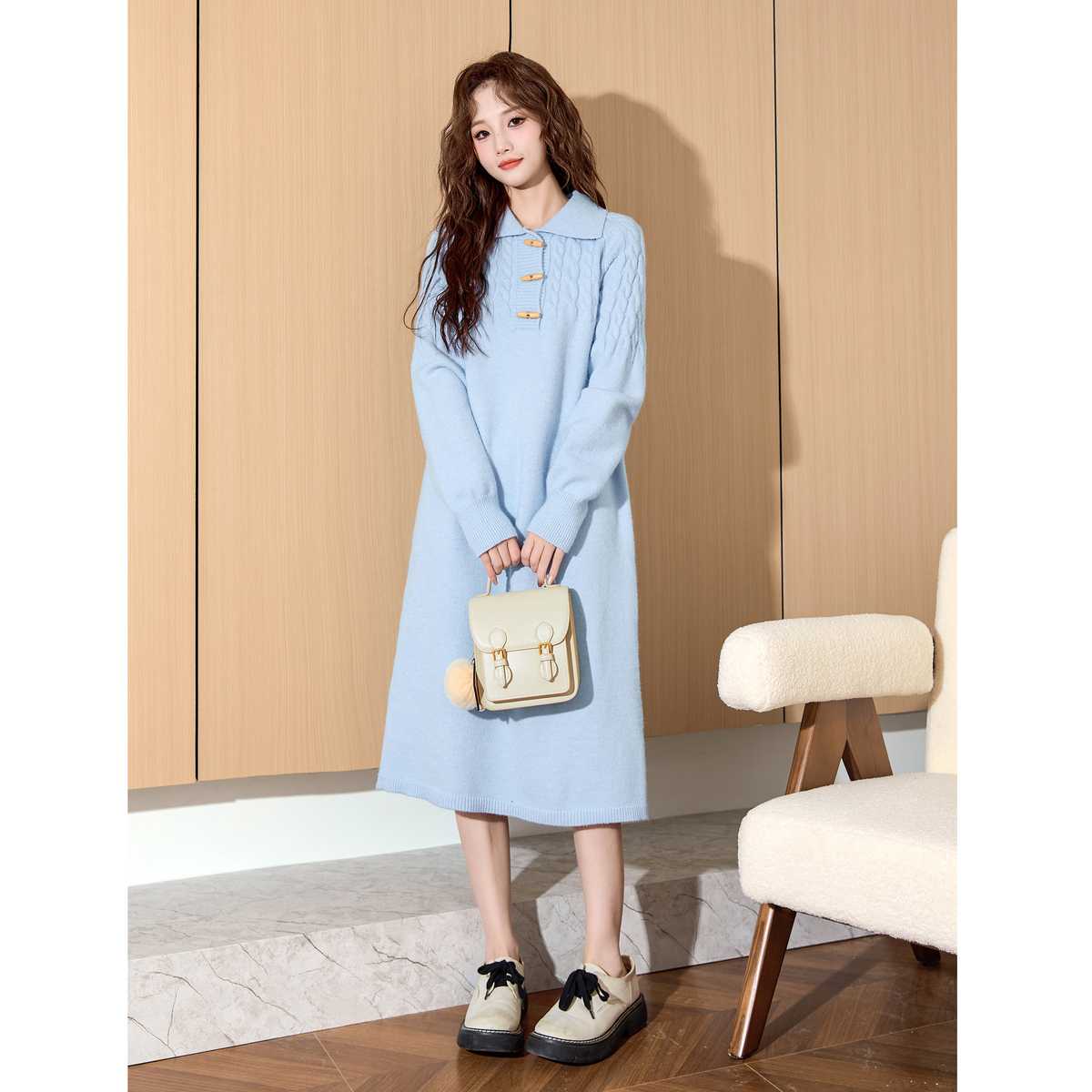 爽やかな印象が叶う！毎日のコーデが華やかになる水色ニットワンピ5選