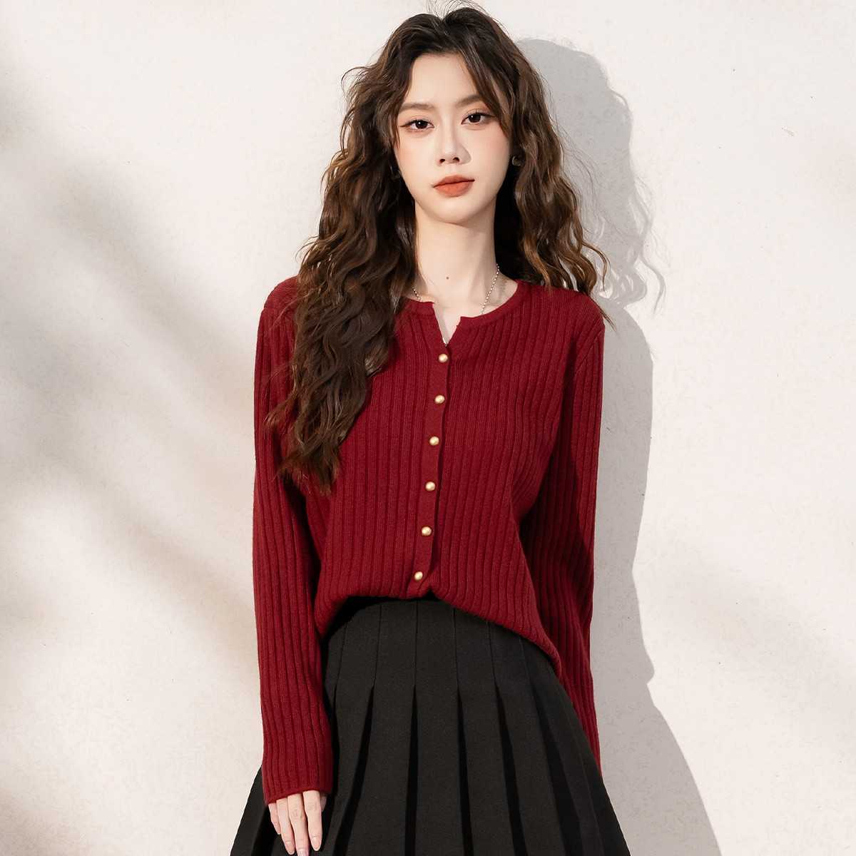 毎日のコーデが楽しくなる!着心地抜群のリブニットでスタイルアップが叶う5選