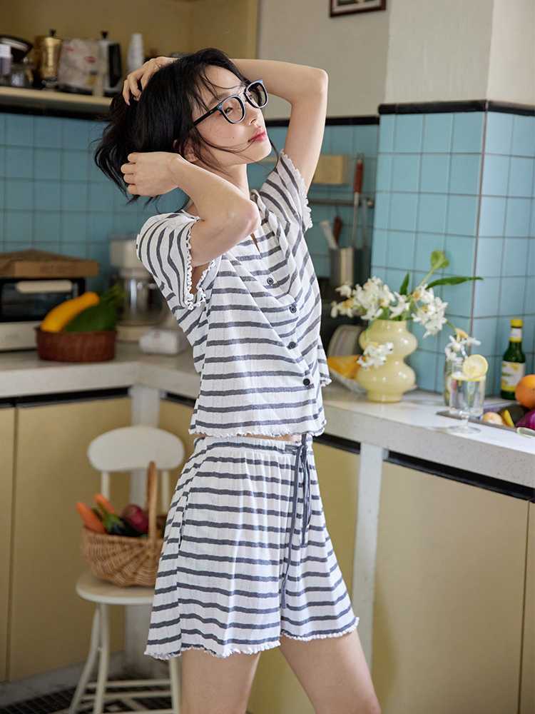 半袖のボーダーニットおすすめ5選