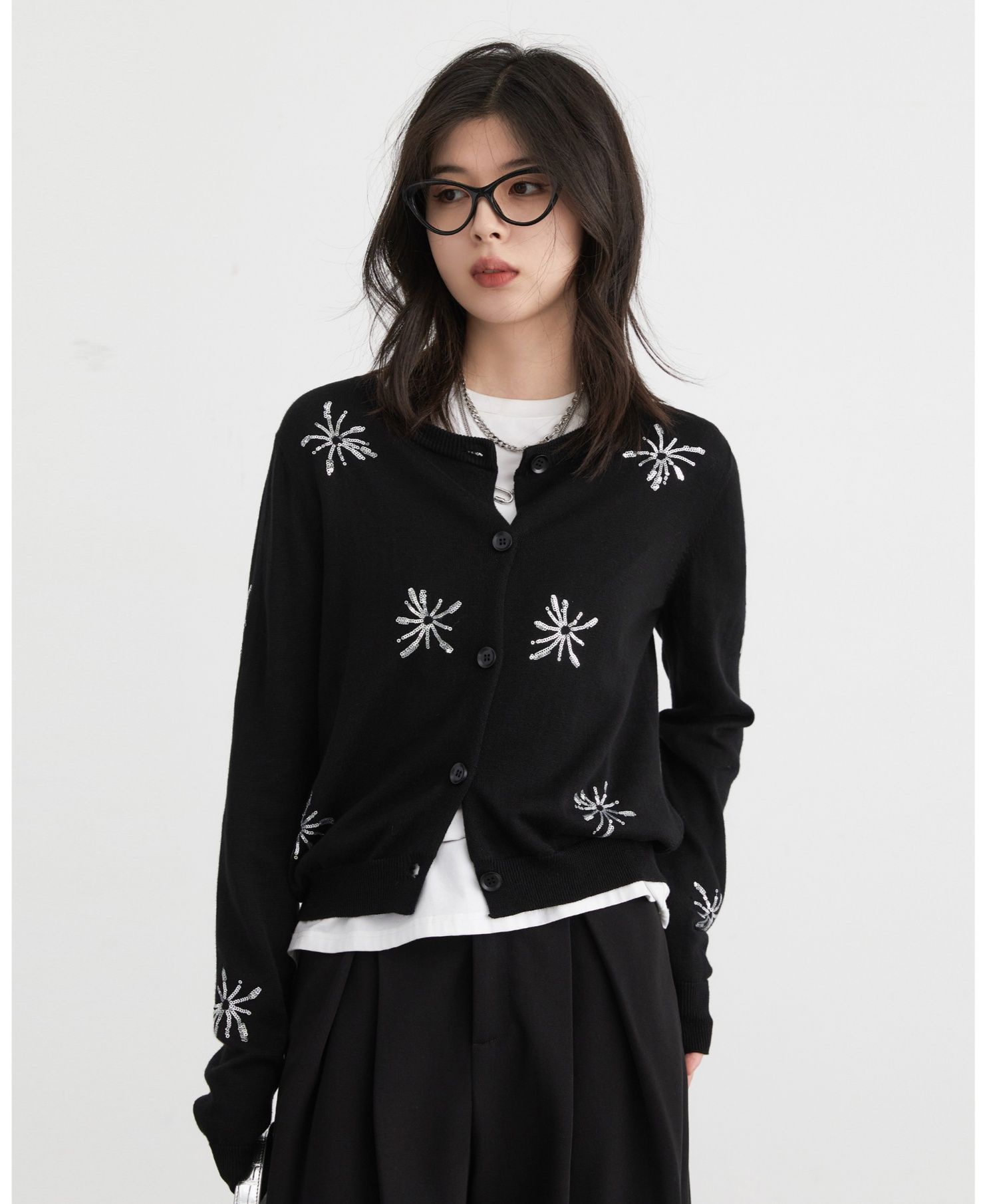 ニット 花モチーフ刺繍入りクルーネックカーディガン