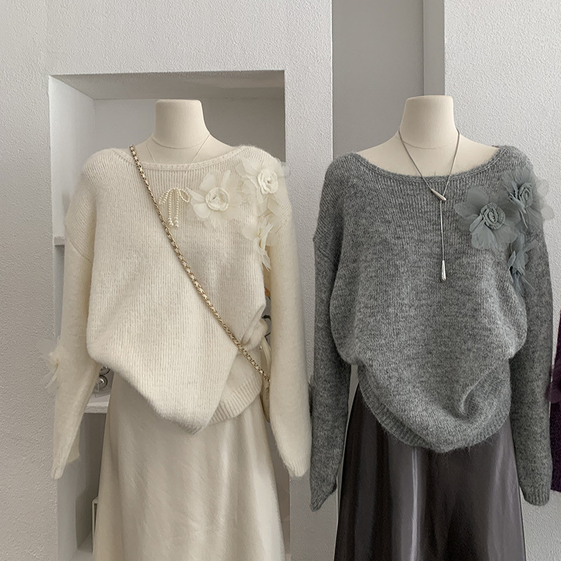 花飾り付きニットセーター ゆったりシルエット 3色展開