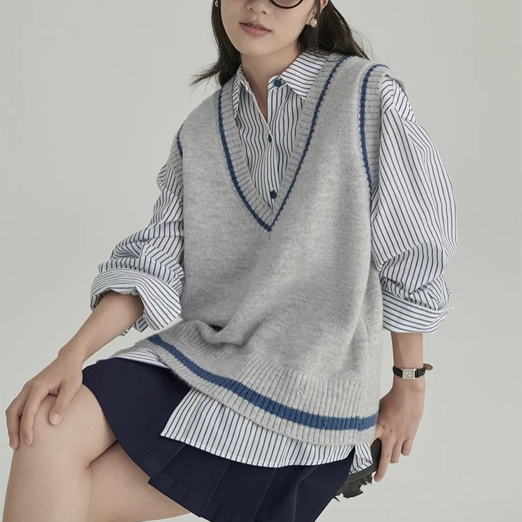 ニット 配色ラインがアクセントの深めブイネックベスト