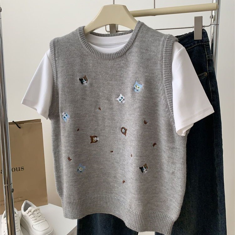 ニット 小花刺繍が可愛いベスト