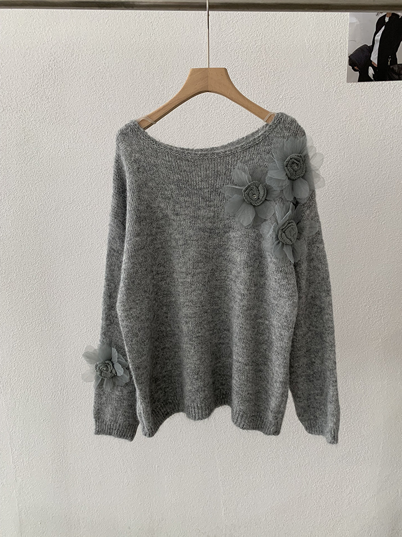 花飾り付きニットセーター ゆったりシルエット 3色展開