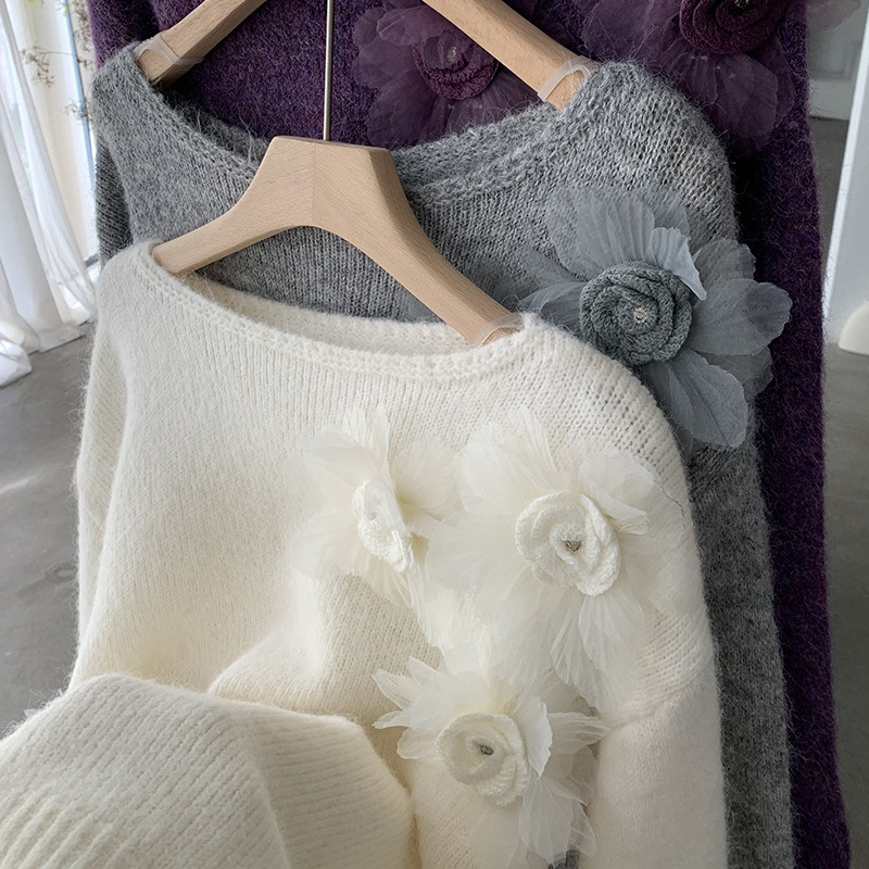 花飾り付きニットセーター ゆったりシルエット 3色展開