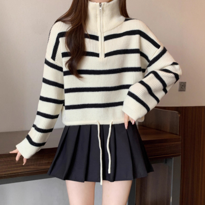 ボーダー柄ハーフジップニットセーター襟付き