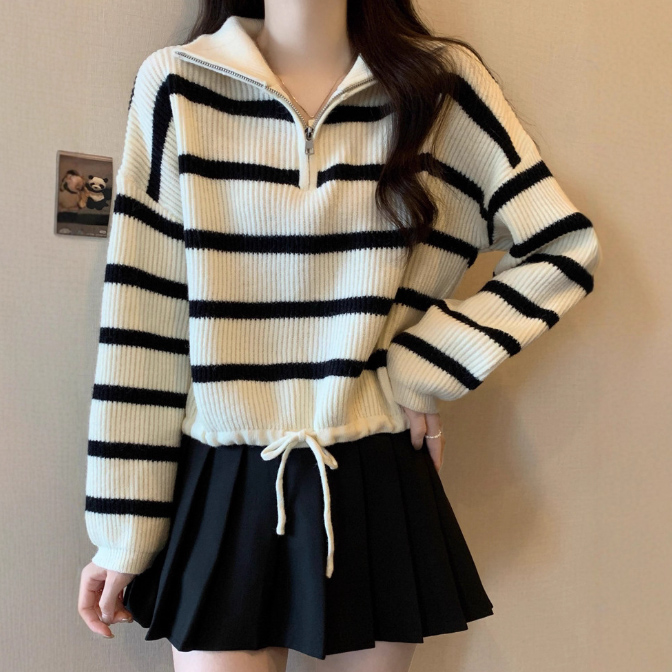 ボーダー柄ハーフジップニットセーター襟付き