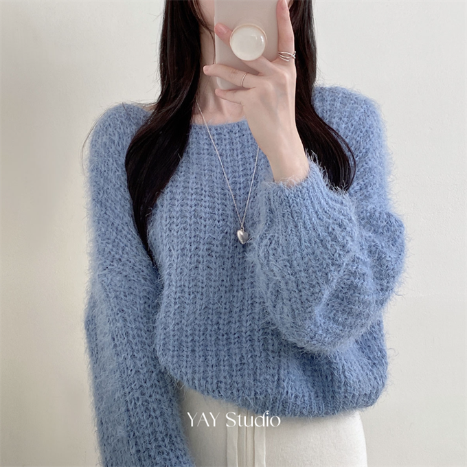 ニット ふわふわ糸のシンプルニット