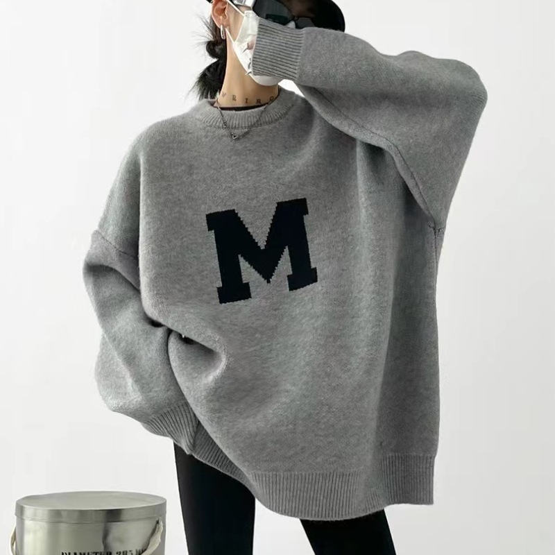 ニット 大きなアルファベット刺繍入りゆったりニットセーター