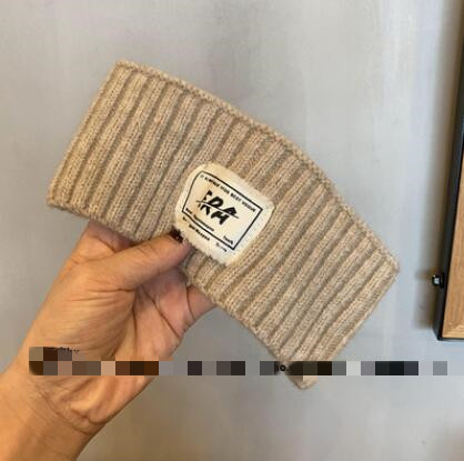 秋冬ニット帽子カラフルワッペン付きビーニー