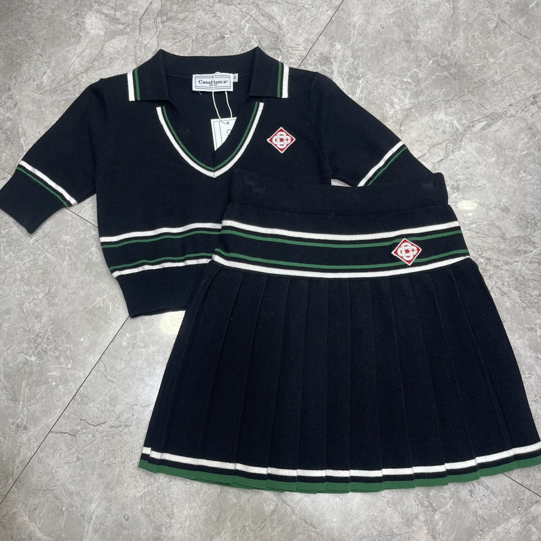 ニット 襟付きボーダーライン半袖とプリーツスカートのセットアップ