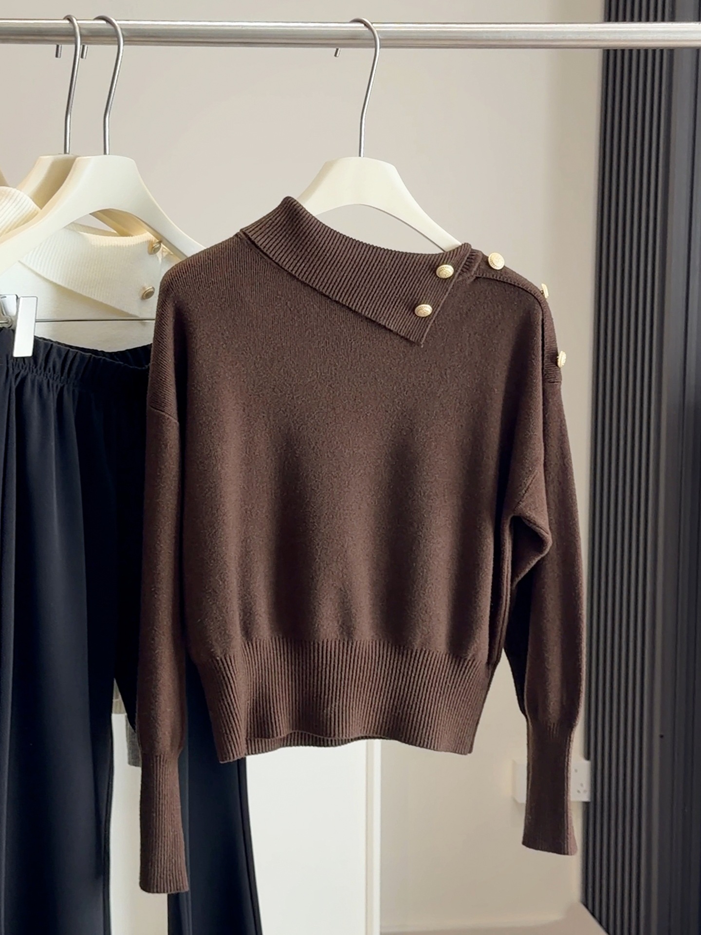 金ボタン付き折り返し襟ニットセーター韓国風レディース5色