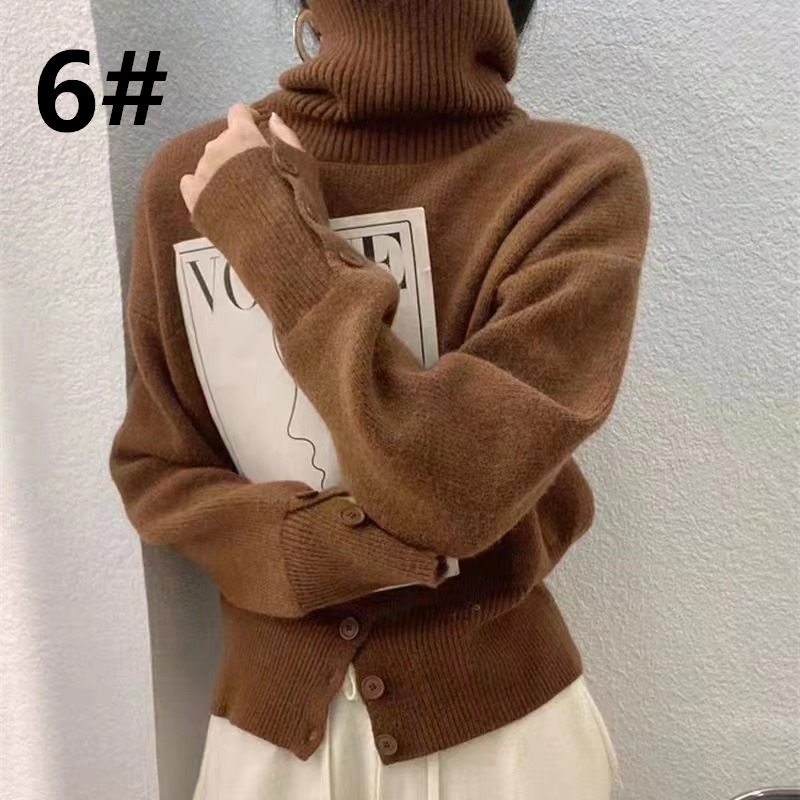 ボタン装飾ハイネックニットセーター 着痩せ効果 上品レディース