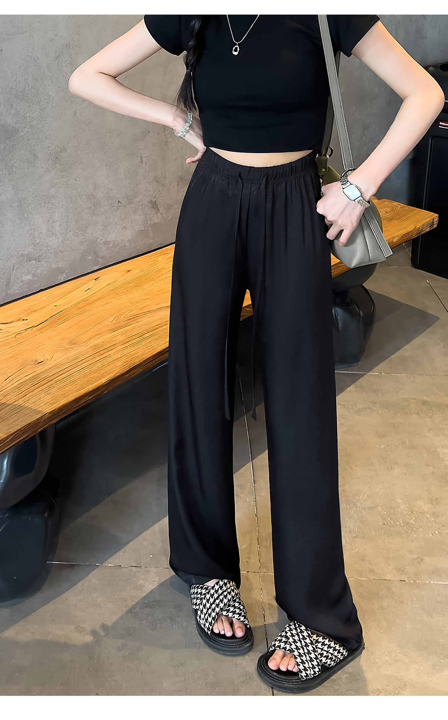 黒パンツ しわ加工ワイドスラックス